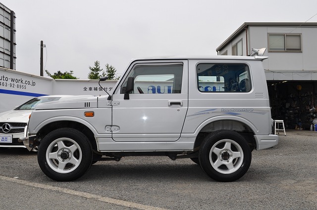 スズキ ジムニー4WDランドベンチャーシルバーの中古車販売情報 