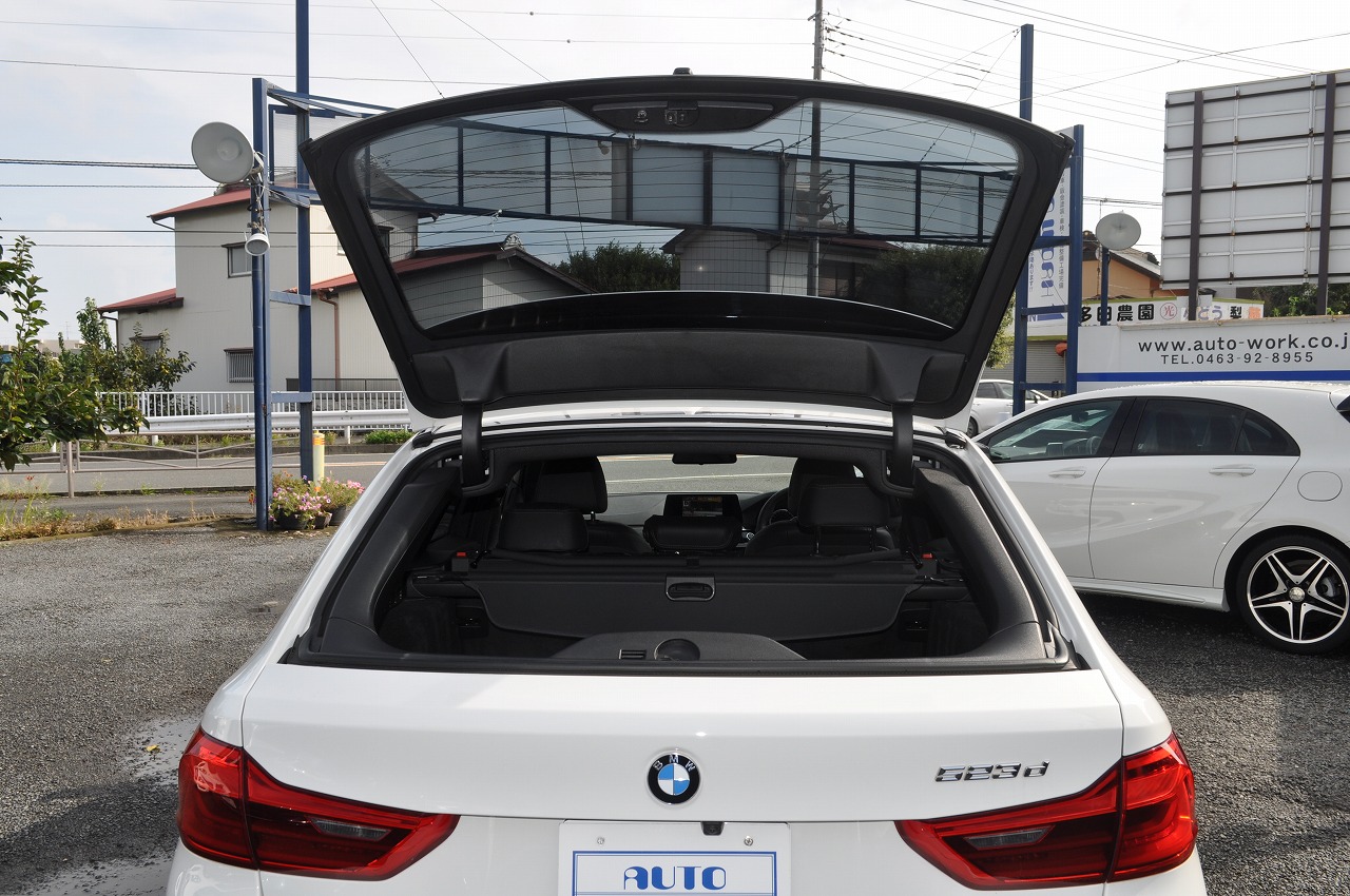 BMW　５２3ｄ　Ｍスポーツツーリング　ワンオーナー禁煙車　白