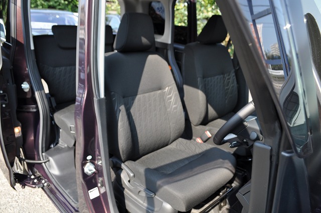 トヨタ　ルーミー　カスタムＧ-Ｔ　ブラウン