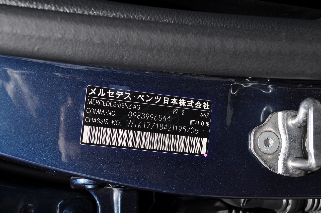 M.B A180スタイル　ＡＭＧライン　レーダーセーフティパッケージ　禁煙車　ジーンズブルー