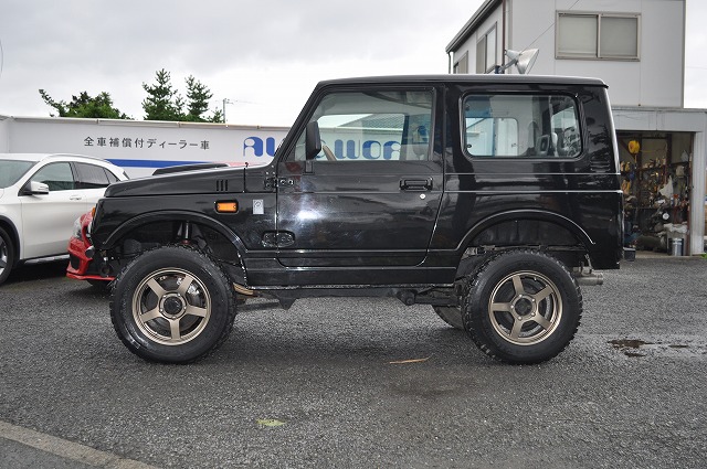 スズキ　ジムニーワイルドウインド　4ＷＤ黒