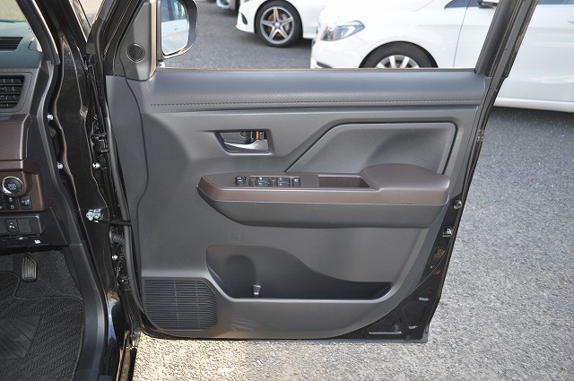 トヨタ　ルーミー　ＸＳ　黒